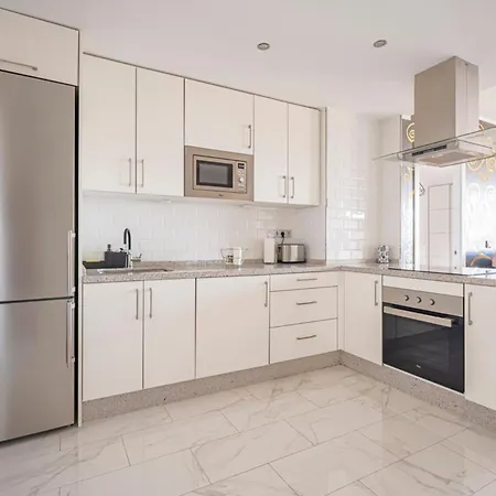 Panoramic Seaview Escape - Tranquility, Ac & Pool Apartment