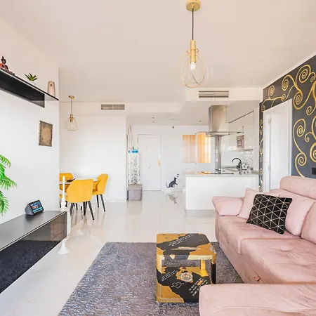 Panoramic Seaview Escape - Tranquility, Ac & Pool Apartment *